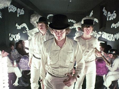 Filmes cult que podem lhe desafiar 4 Laranja Mecânica é visto entre os filmes cult